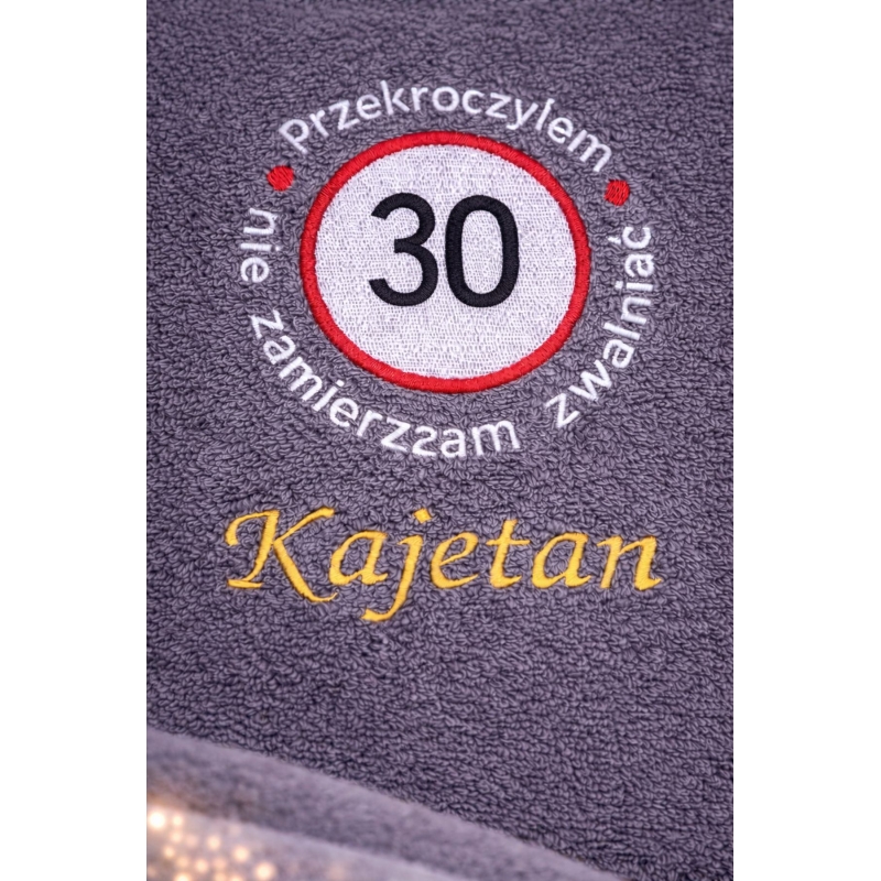 Ręcznik z haftem na urodziny 50 x 90 cm