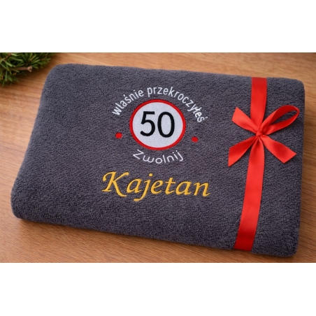 Ręcznik z haftem na urodziny 70 x 140 cm