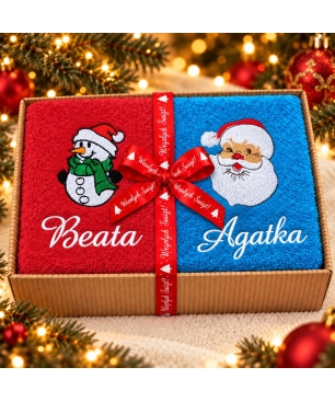 Zestaw ręczników świątecznych z haftem bałwanka i Mikołaja oraz personalizowanymi imionami