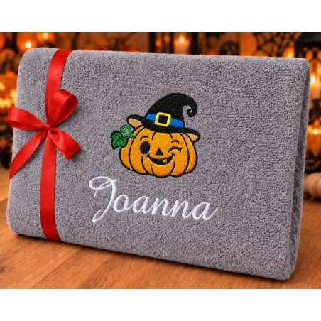 Ręcznik na Halloween z dynią i imieniem